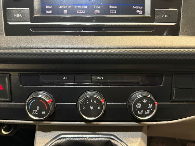 2021 71 VOLKSWAGEN TRANSPORTER 2.0 TDI T30 BUSINESS FWD LWB L2 EURO 6 * AIR CON 