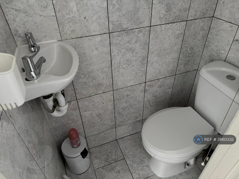 8 bedroom house in Blenheim Road, Reading, RG1 (8 bed) (#2660332)