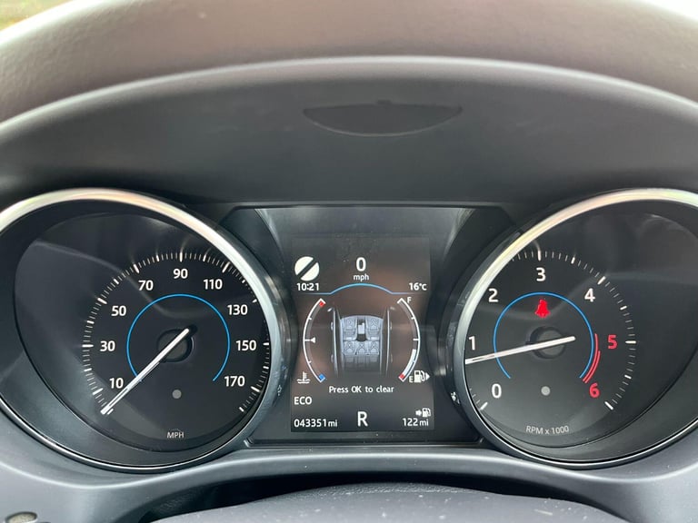 JAGUAR F-PACE 2.0 D180 Portfolio 2016