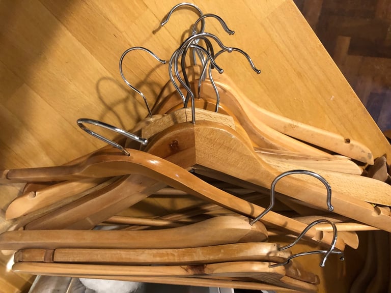 20 wooden Hangers