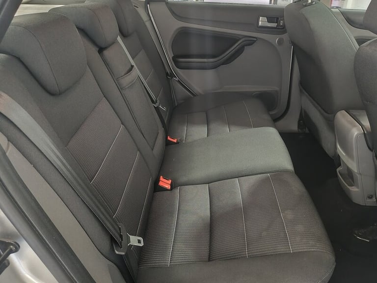 2010 Ford Focus 1.6 Titanium 5dr Auto HATCHBACK PETROL Automatic