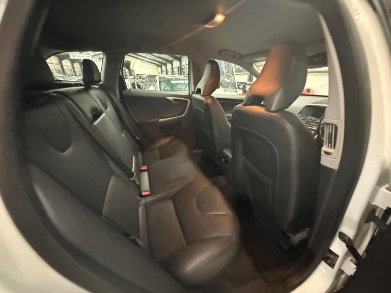 2015 Volvo XC60 2.4 D5 SE Lux Nav AWD Euro 6 (s/s) 5dr ESTATE Diesel Manual