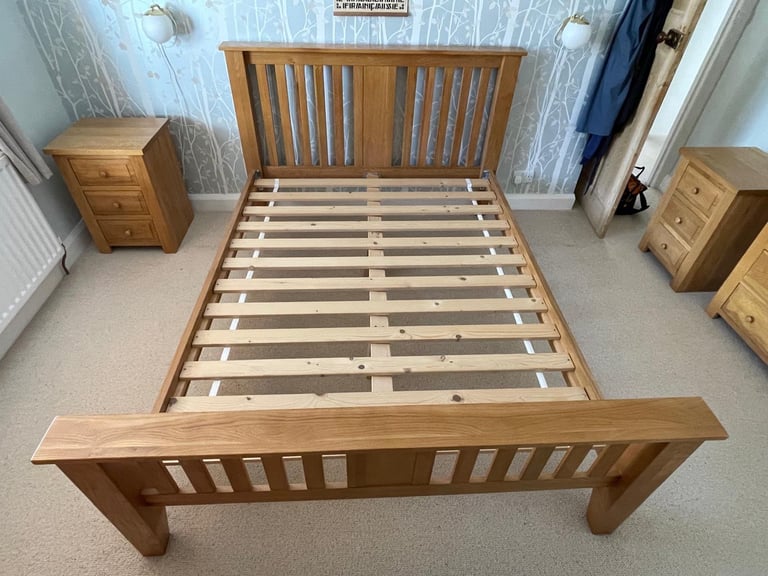 FREE DELIVERY SOLID OAK KINGSIZE BED FRAME GREAT CONDITION