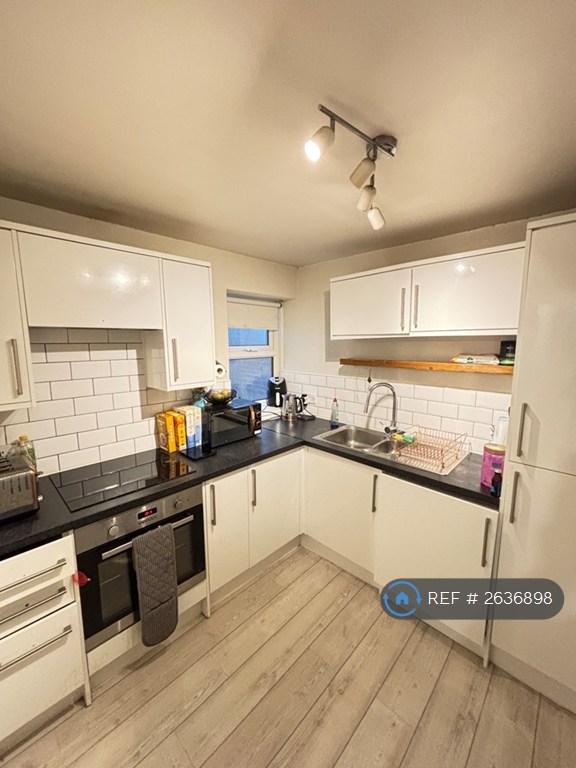 1 bedroom flat in Central Hill, London, SE19 (1 bed) (#2636898)