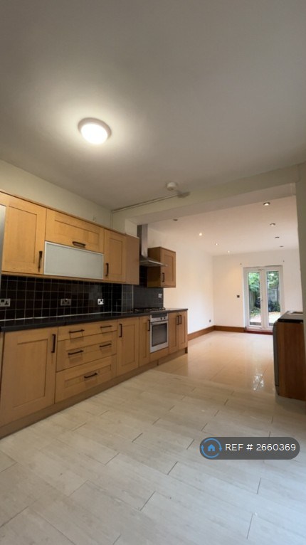 4 bedroom house in Carisbrooke Road, London, E17 (4 bed) (#2660369)
