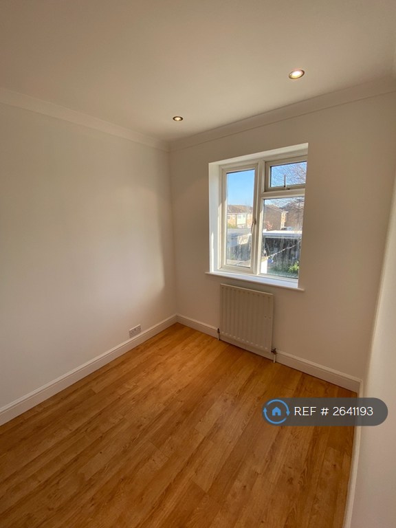 3 bedroom house in Northumberland Crescent, Feltham, TW14 (3 bed) (#2641193)