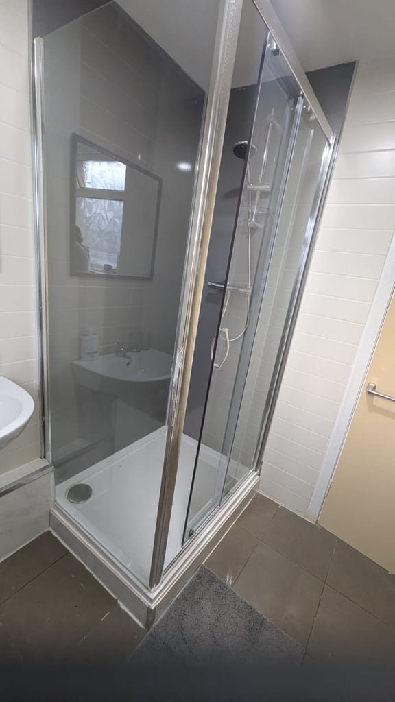 Furnished room in Johnstone- all bills included 