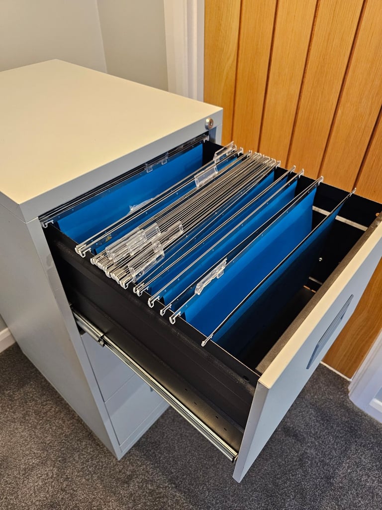 3 drawer filing cabinet with file holders 