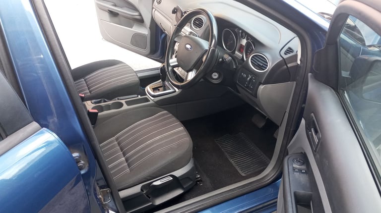 RELUCTANT SALES Well Maintained Automatic Blue Ford FOCUS Hatchback 2008,1596 (cc), 5 doors