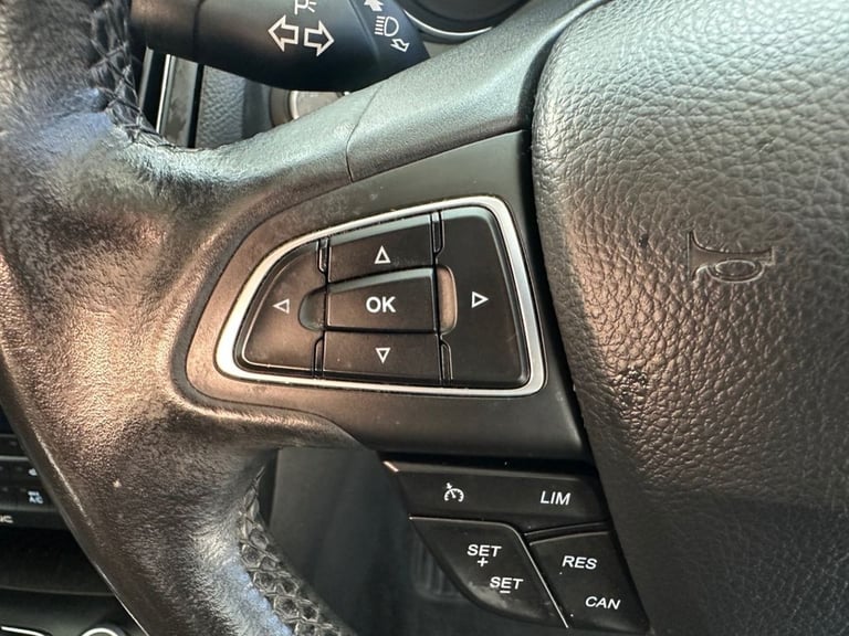 2015 Ford Focus 1.0 EcoBoost 125 Titanium 5dr HATCHBACK PETROL Manual