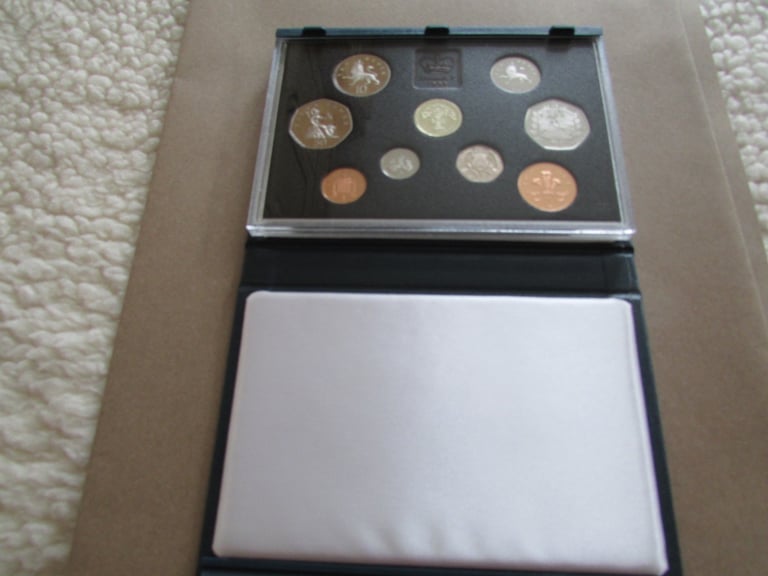 1992 UNITED KINGDOM PROOF COIN SET.