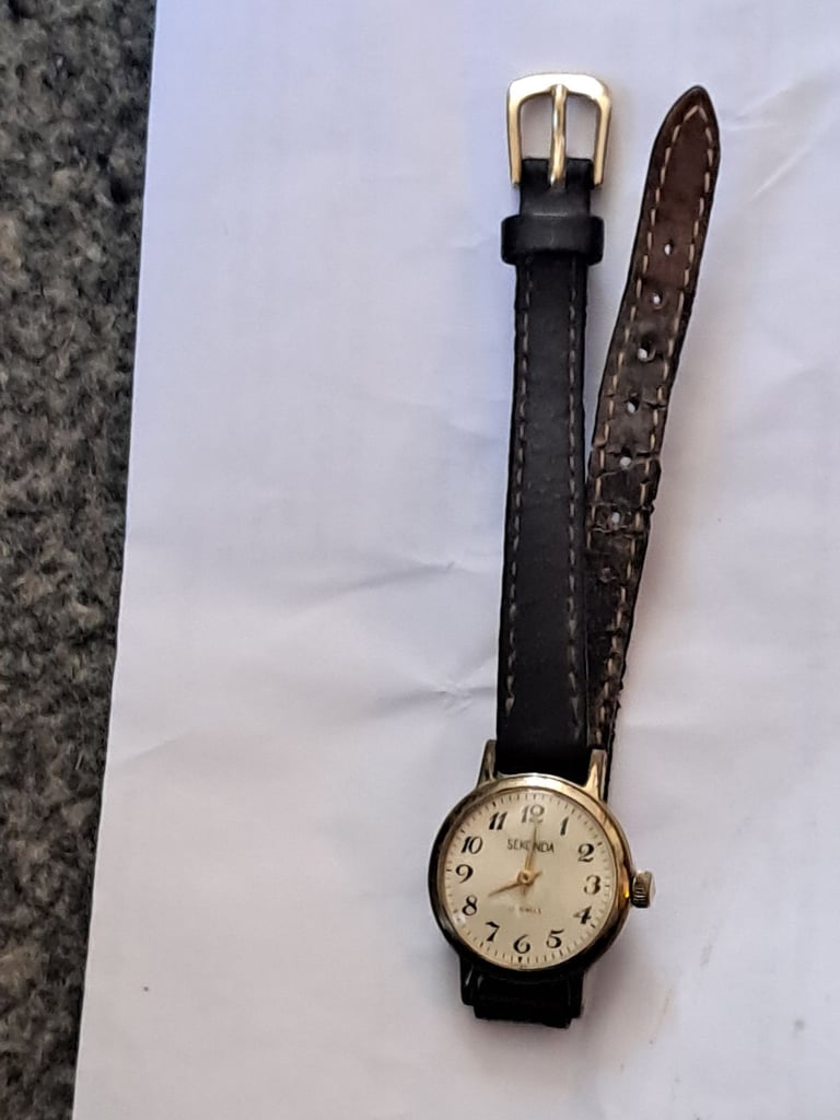 Retro ladies watch Sekonda mechanical windup rare Retro USSR with leather strap 