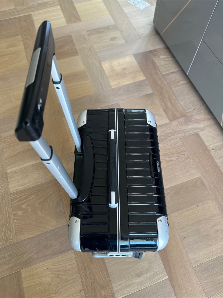 RIMOWA 