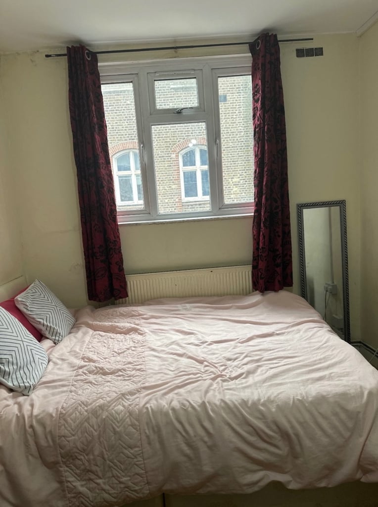 Double Room to let 
