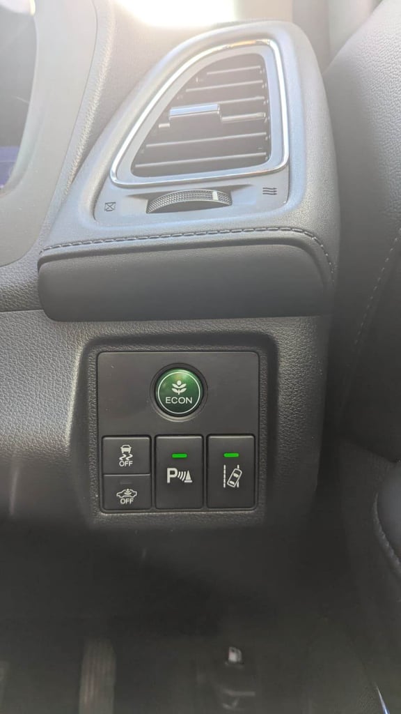 2019 Honda HR-V 1.5 i-VTEC Automatic – Panoramic Roof, MOT till March 2026, leather seats