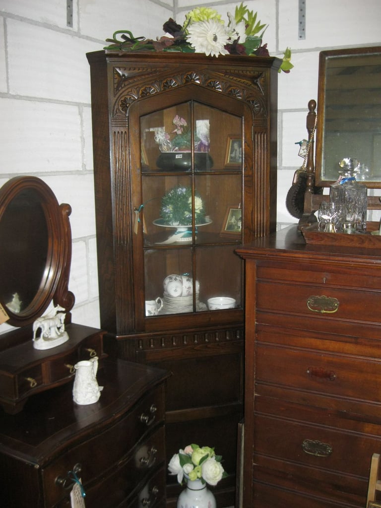 CARVED ORNATE OAK CORNER CABINET. LOCK & KEY. GOOD ORDER. DELIVERY AVAILABLE