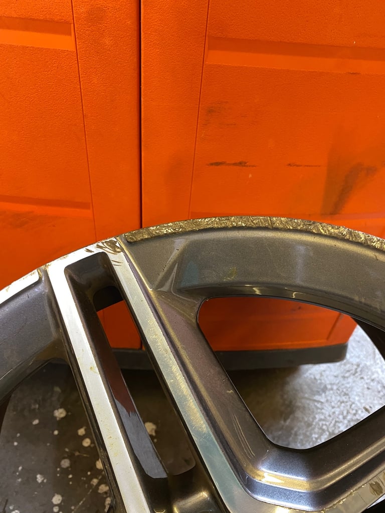 A class AMG 19” W177 alloy damaged