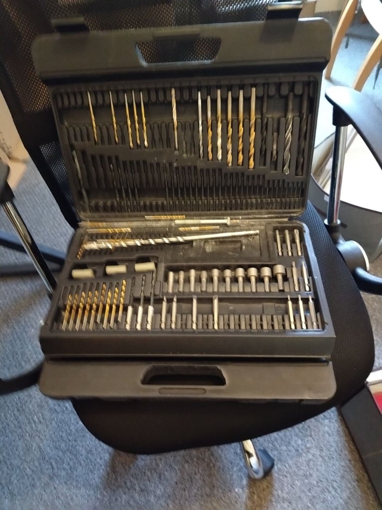 Cordless drill and drill bits 