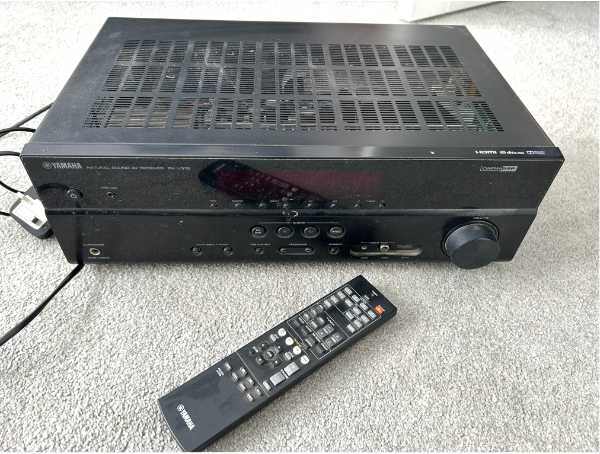 Yamaha Natural Sound AV RX-V375 amp (with remote