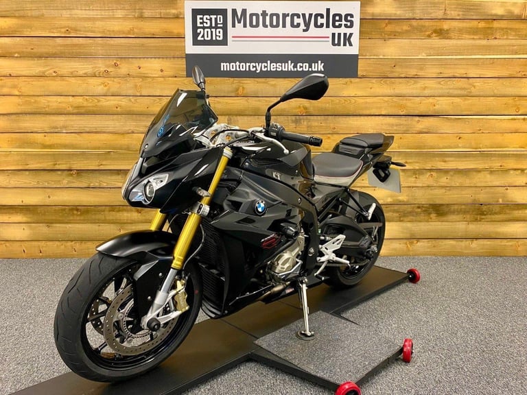 SUPERB 2016 BMW S1000R SPORT, ONLY 7173 MILES AND ONE OWNER, GREAT SPEC!