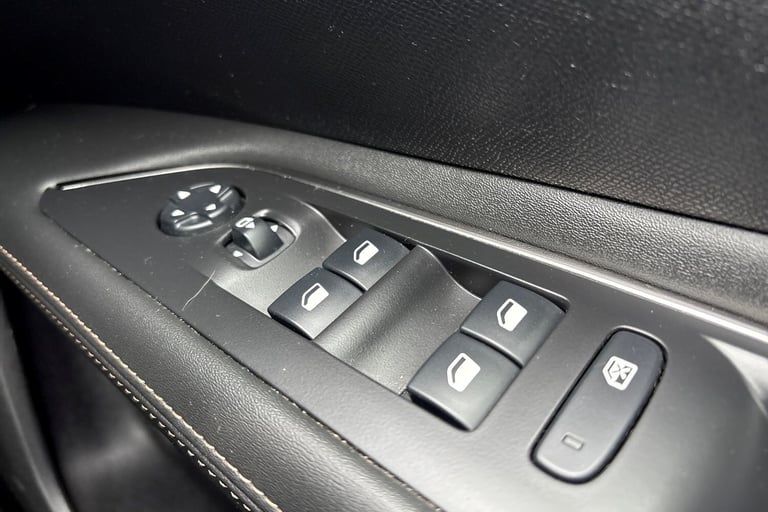 2020 Peugeot 3008 1.6 Hybrid4 300 GT Line 5dr e-EAT8 HATCHBACK PETROL/ELECTRIC Manual