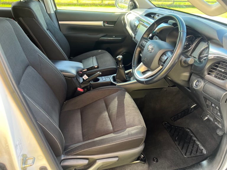 TOYOTA HILUX 2.4 D-4D 150PS INVINCIBLE MANUAL 4WD 4X4 PICKUP 71 REG 65,300 MILES