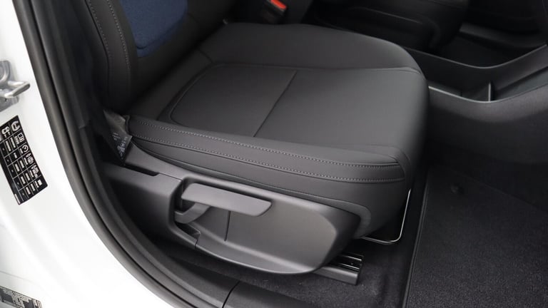 2025 Volvo EX30 Twin Performance Plus (Harman Kardon Sound, Apple CarPlay, BLIS) ESTATE Electric ...