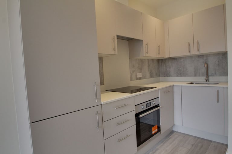 image for NEW MODERN ONE BEDROOM APARTMENT, CLOSE TO CHEAM STATION 