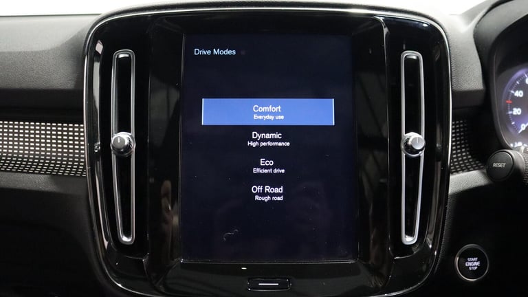  Volvo XC40 T3 R-Design (Lounge Pack, Sunroof, Harman Kardon, 360 Camera, BLIS) Petrol Automatic