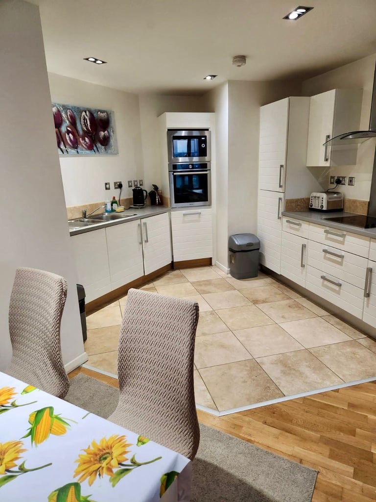 ✨2 Stunning Double Rooms in Canary Wharf | One En-suite with Private Balcony🌼