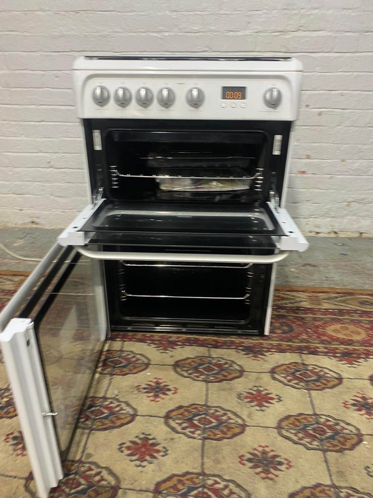 Beautiful HotPoint 60CM White Gas Cooker Oven/Grill For Sale Good Condition £l