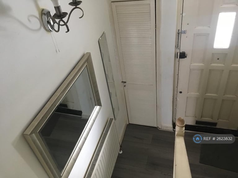 3 bedroom house in Wood Lane, Dagenham, RM8 (3 bed) (#2623832)