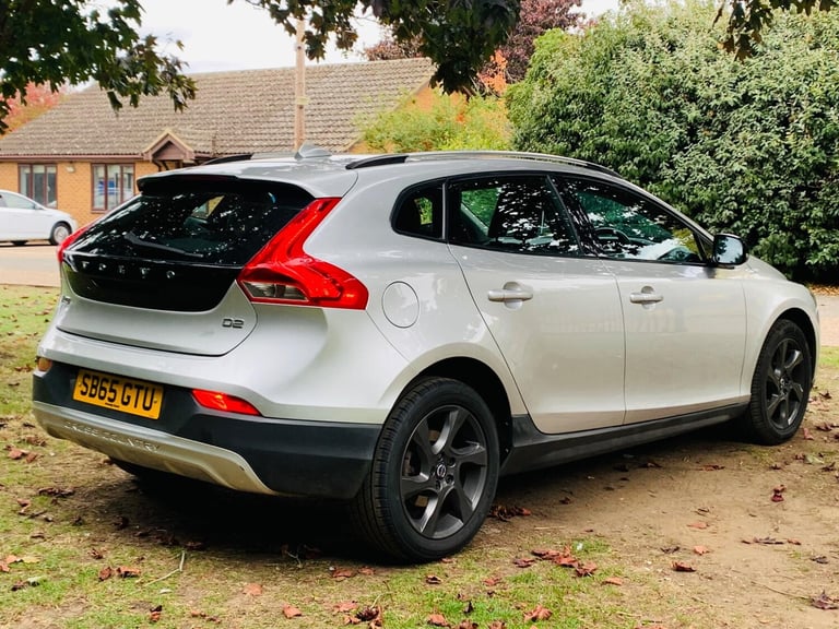 2015 Volvo V40 Cross Country 1.6 D2 Lux Nav Euro 5 (s/s) 5dr HATCHBACK Diesel Manual