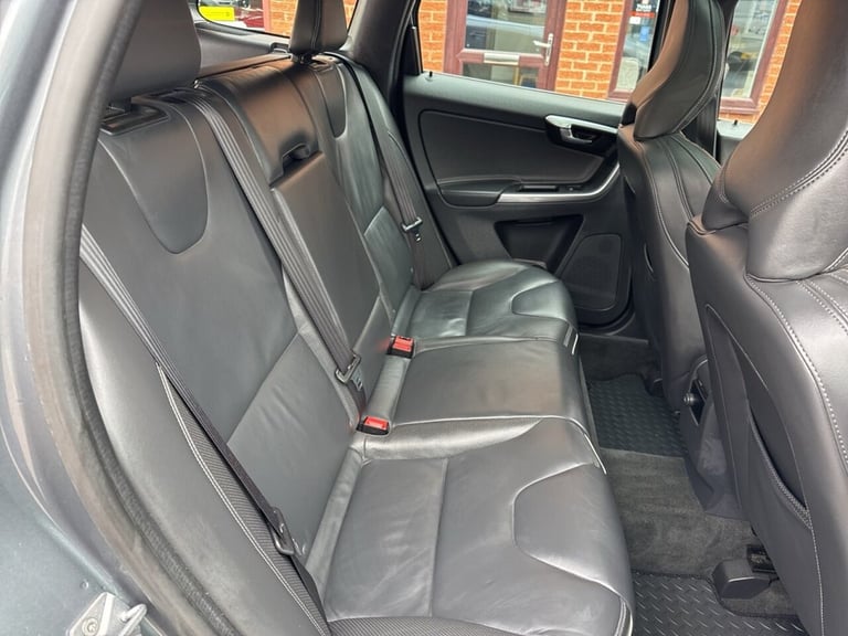 2016 Volvo XC60 D5 [220] R DESIGN Lux Nav 5dr AWD Geartronic ESTATE DIESEL Automatic