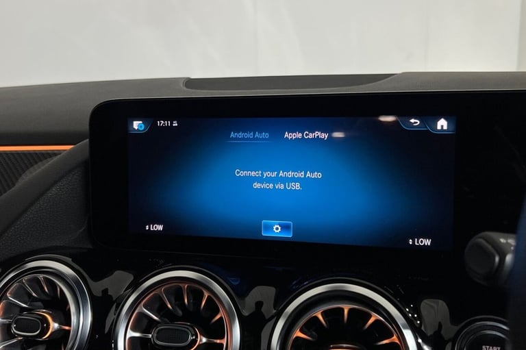 2023 23 MERCEDES-BENZ GLA CLASS 1.3 GLA250E 15.6KWH AMG LINE (PREMIUM) SUV 5DR P