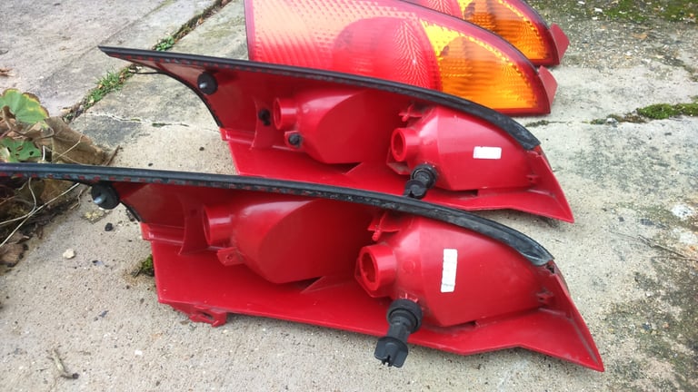 Ford Focus Mk1 Rear Light Lenses - 2 Pairs