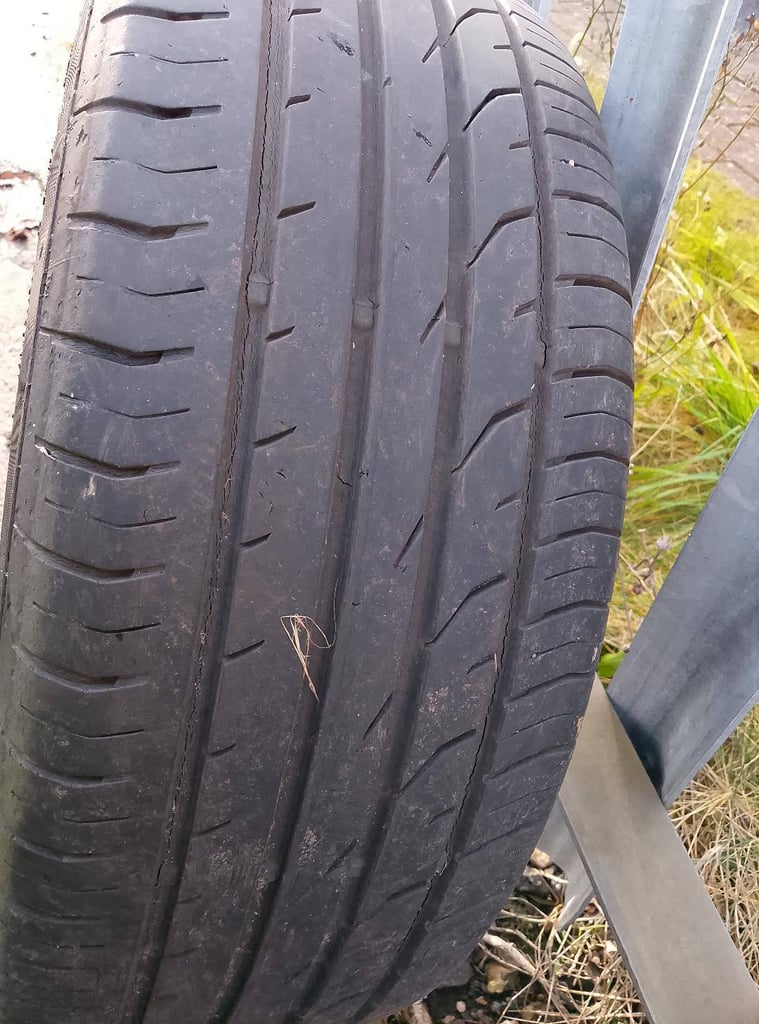 205 55 16 contintal with good tread