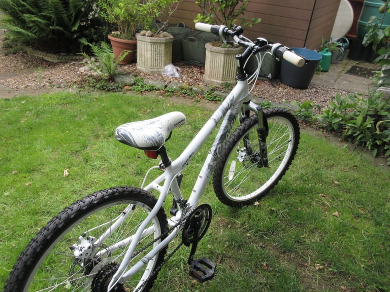 boys/girls bicycle 24 inch wheels Aluminium frame construction Apollo make Craze design model