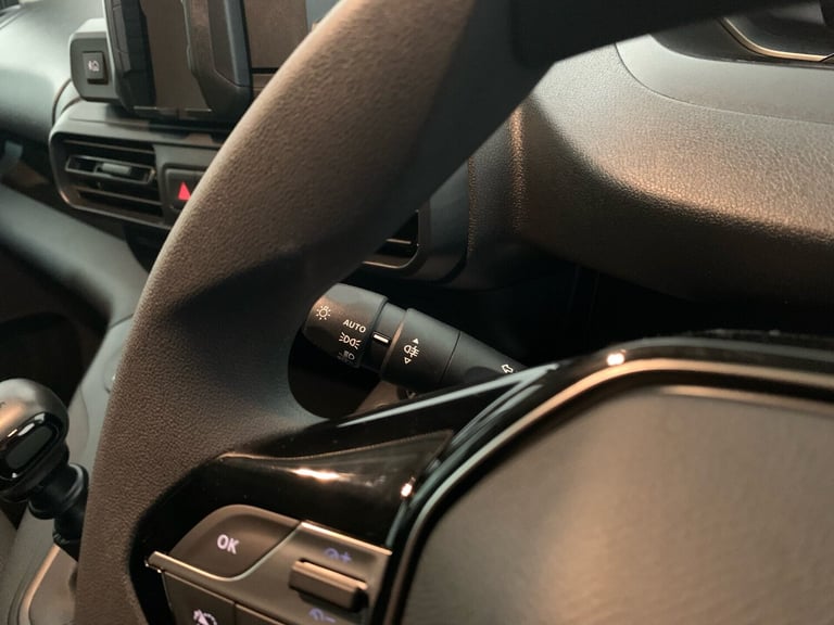 2025 Peugeot Partner 1.5 BlueHDi 100 Professional Crew Van PANEL VAN DIESEL Manual