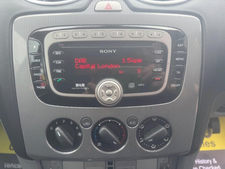 2011 Ford Focus 1.6 TDCi Titanium 5dr [110] [DPF] HATCHBACK DIESEL Manual