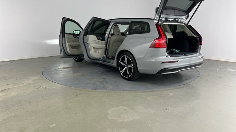 2025 Volvo V60 Plus, B4 Mild hybrid, Petrol, Dark Estate Petrol Automatic