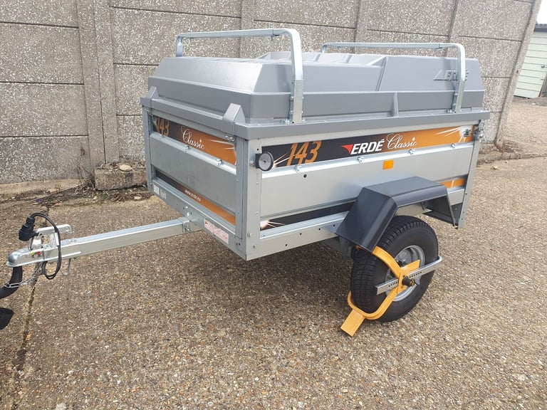 Erde 143 Trailer with lockable hard top and load bars