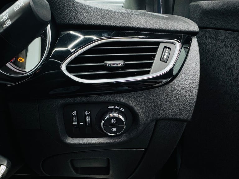 2016 Vauxhall Astra 1.6 CDTi BlueInjection SRi Nav Euro 6 (s/s) 5dr HATCHBACK Diesel Manual