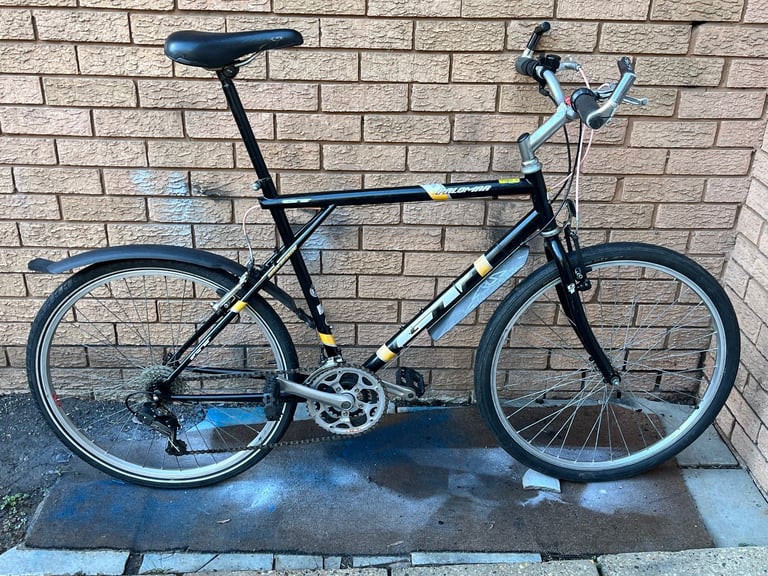 ADULT MEN BIKE GT PALOMAR IN GREAT WORKING ORDER 