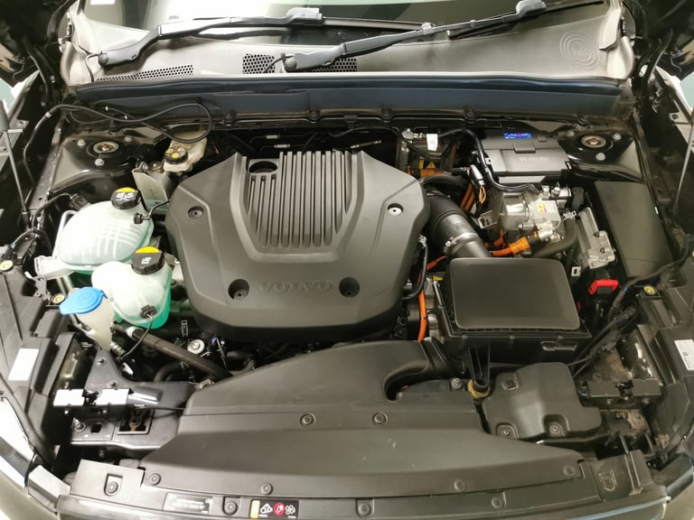 2022 Volvo XC40 1.5h T4 Recharge 10.7kWh Plus SUV 5dr Petrol Plug-in Hybrid Auto Euro 6 (s/ Suv P...