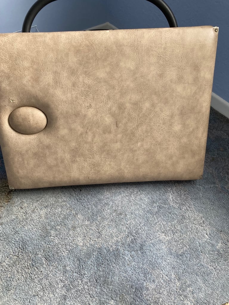 Portable massage table with face hole 