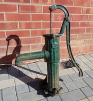 (#1135) old cast iron garden water pump (Pick up only, Dy4 area)