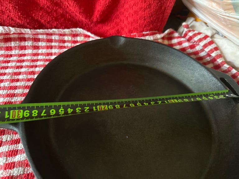 image for 4 cast iron skillet fry pans