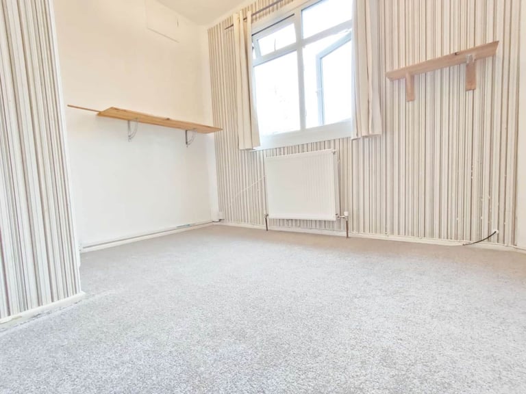 3 BED HOUSE TO LET IN MORDEN FEW MINS FROM TUBE £1890