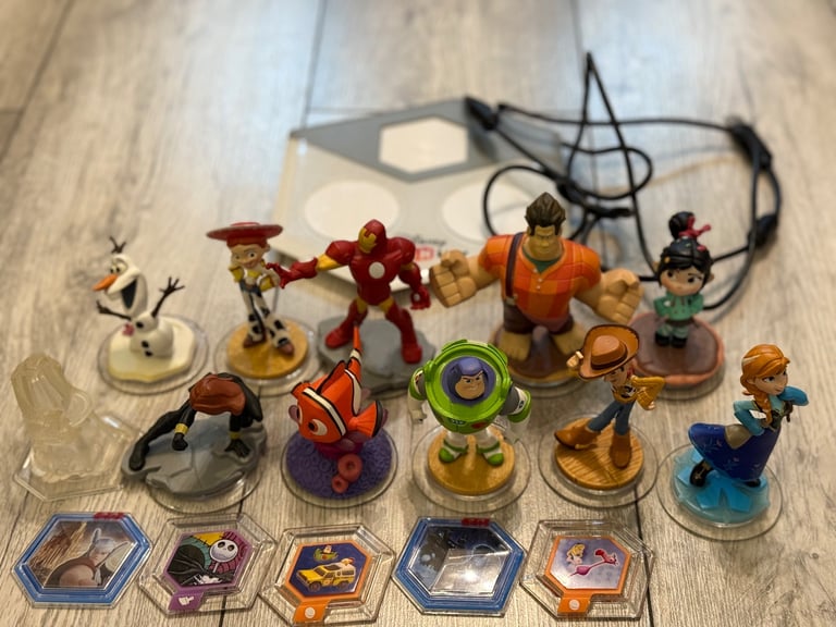 image for Disney Infinity Portal Base with 16 Pieces Wii WiiU PS3 PS4